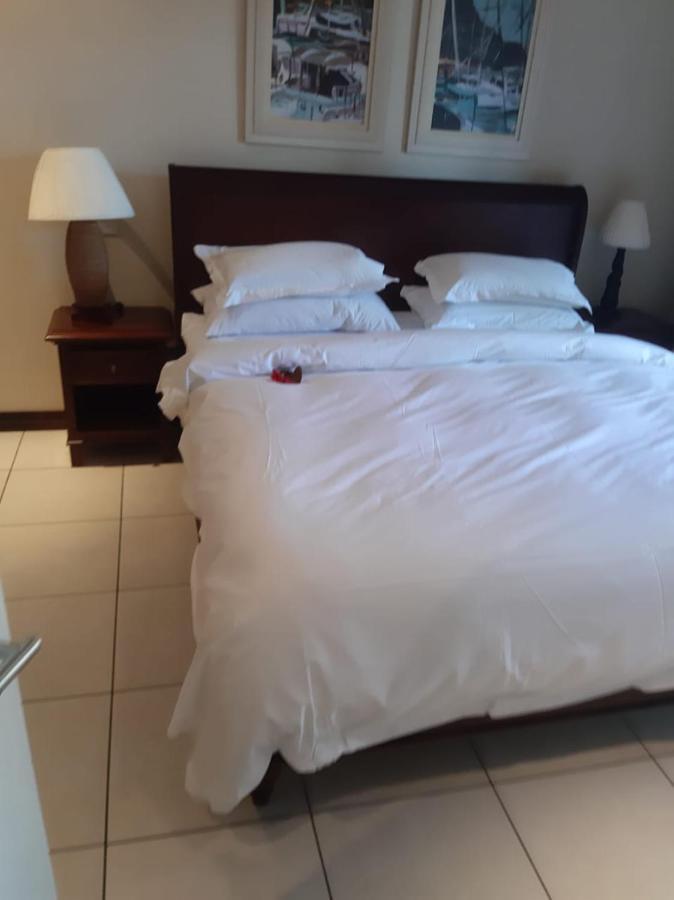 Cocoon Apartment Victoria Bagian luar foto