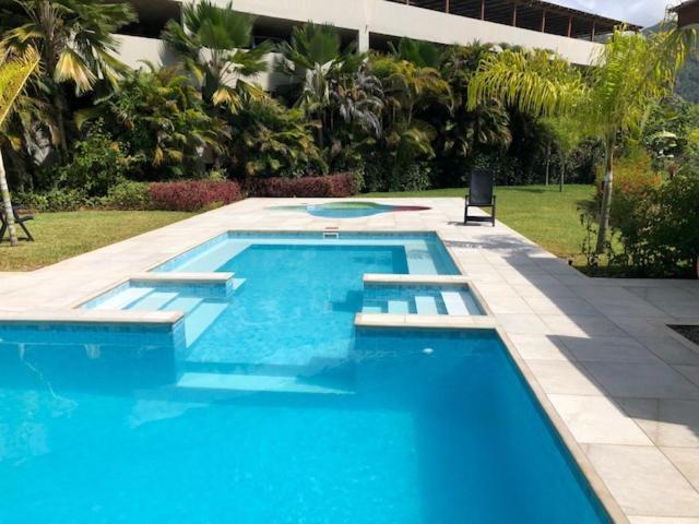 Cocoon Apartment Victoria Bagian luar foto